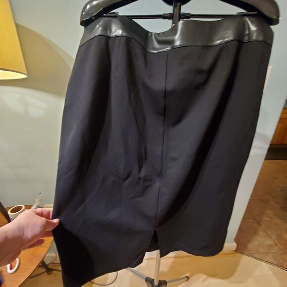 Marc Jacobs Andrew Black Skirt XL 16/18 Leather Look. Knee Length, Fall, Trendy - Picture 6 of 8